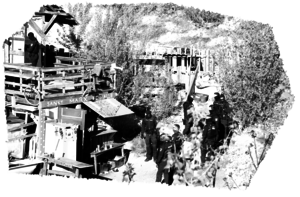 Foto: St. Marx für alle WEGA-Polizist*innen vor Hütte und Turm in St. Marx